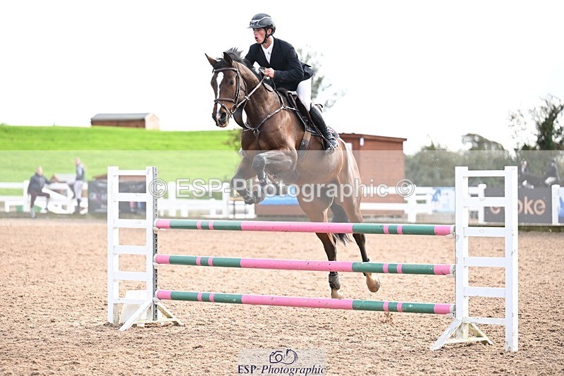 251022-132431-00534 - Cls 4 Snr Newcomers 1.10m