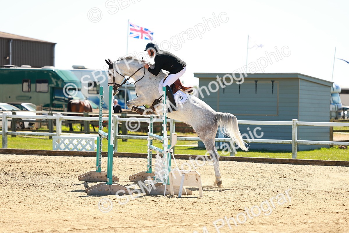 SBM_001224 - Class 4 - Senior Newcomers 1.10m