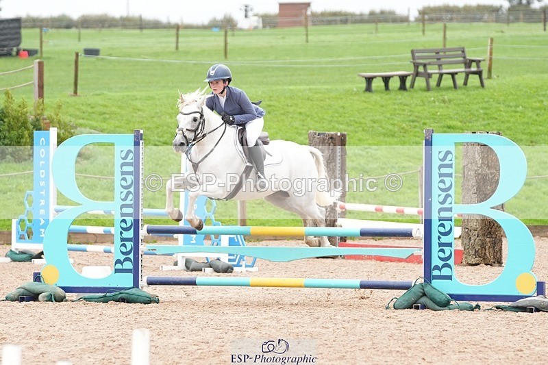 250920-161953-01597 - Cls 22 Pony Intro 90cm Derby