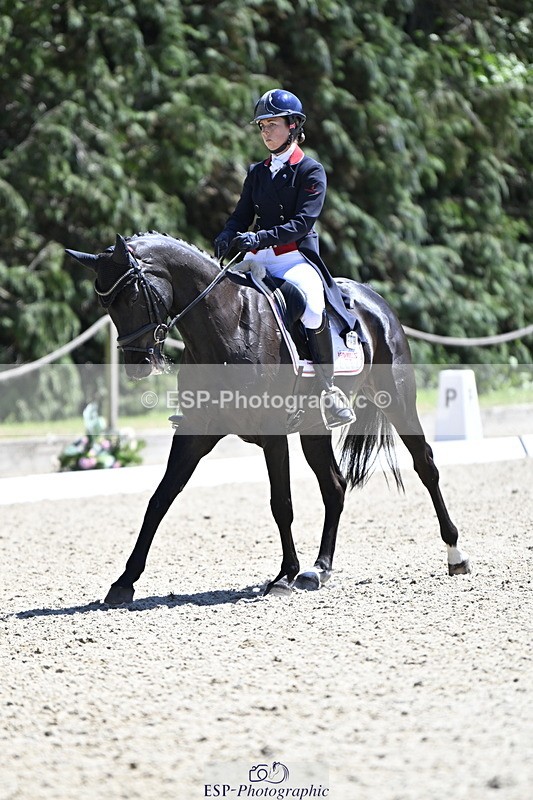 250522A-141736-04329 - D-409-Kirsty.Chabert-HERALDIKS.GIRL.OPPOSITION