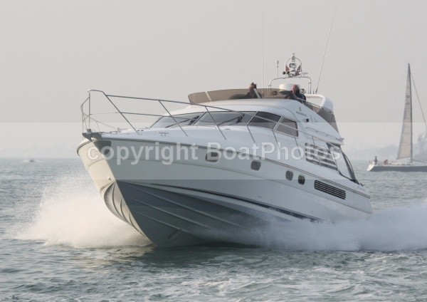 090321 MY GEM FAIRLINE SQUADRO - Flybridge Cruisers