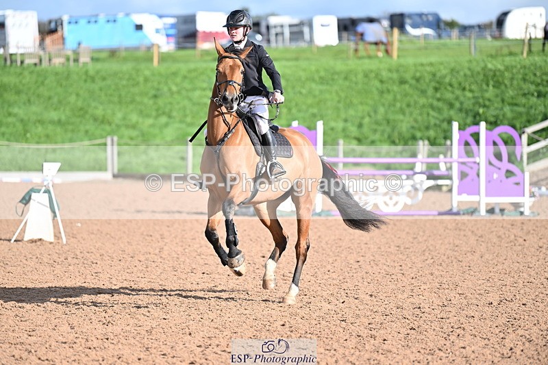 231014A-104525-04205 - Cls 18 Newcomers & 1.10m Open