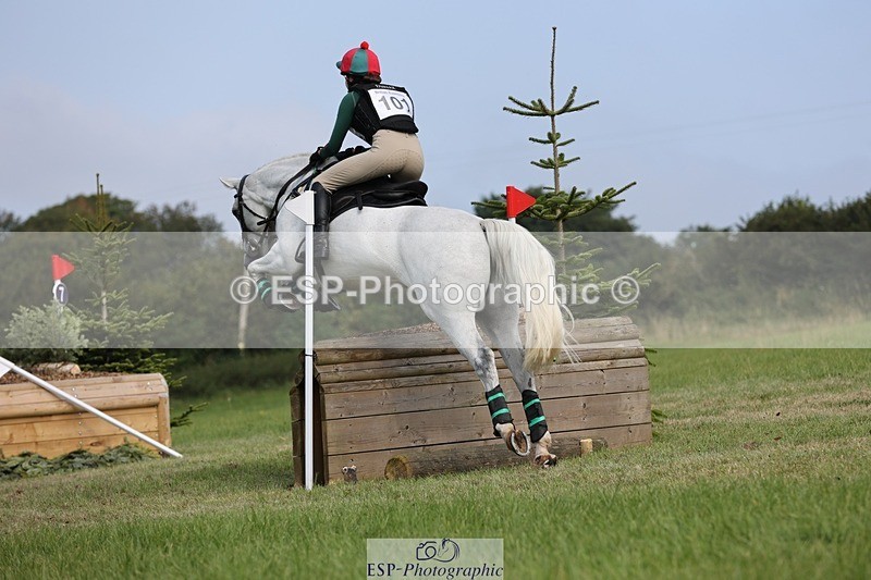 240831A-104320-00913 - 101-Issy.Perry-DATE.NIGHT