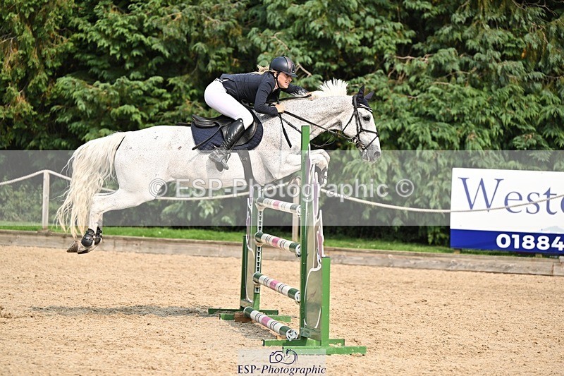 240818-153929-05270 - Cls 12A Snr Foxhunter & 1.20m Open
