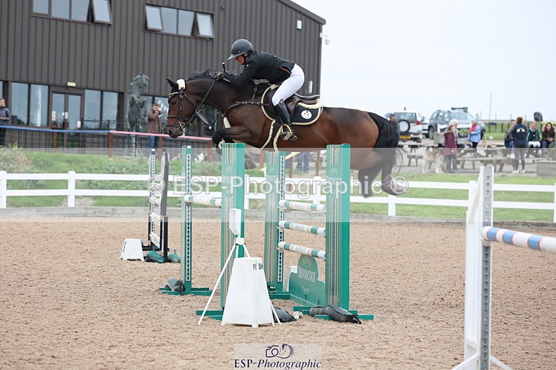 241101A-130645-01948 - FRI Cls 6 Foxhunter and 1.20m Open