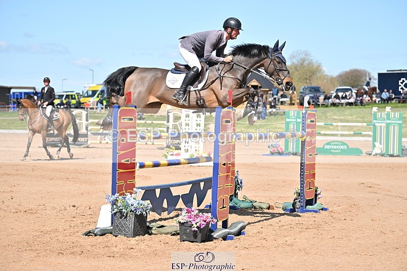 240420A-133010-11376 - Cls 7, 2 Star Medium Tour 1.35m