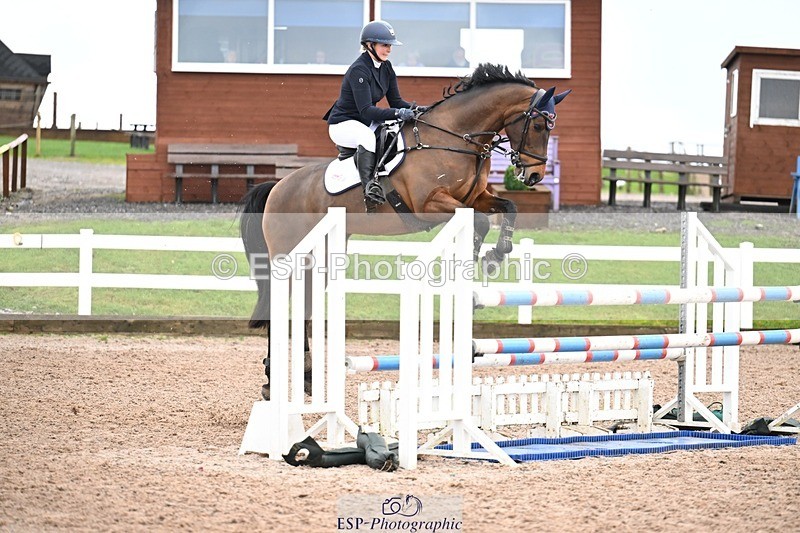 251206-125144-01062 - Cls 12 Snr Newcomers and 1.10m