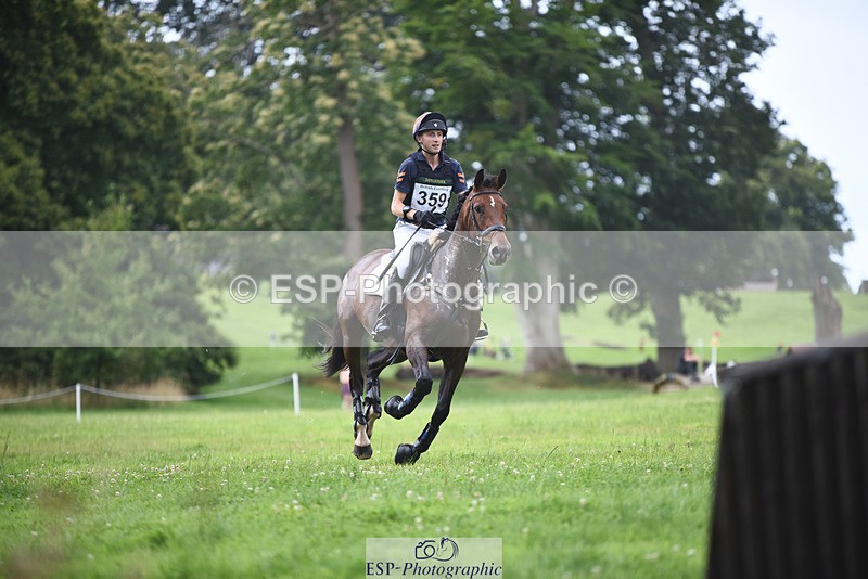 240804-105328-10843 - 359-Max_Forster-HOLD_ON_MY_HEART