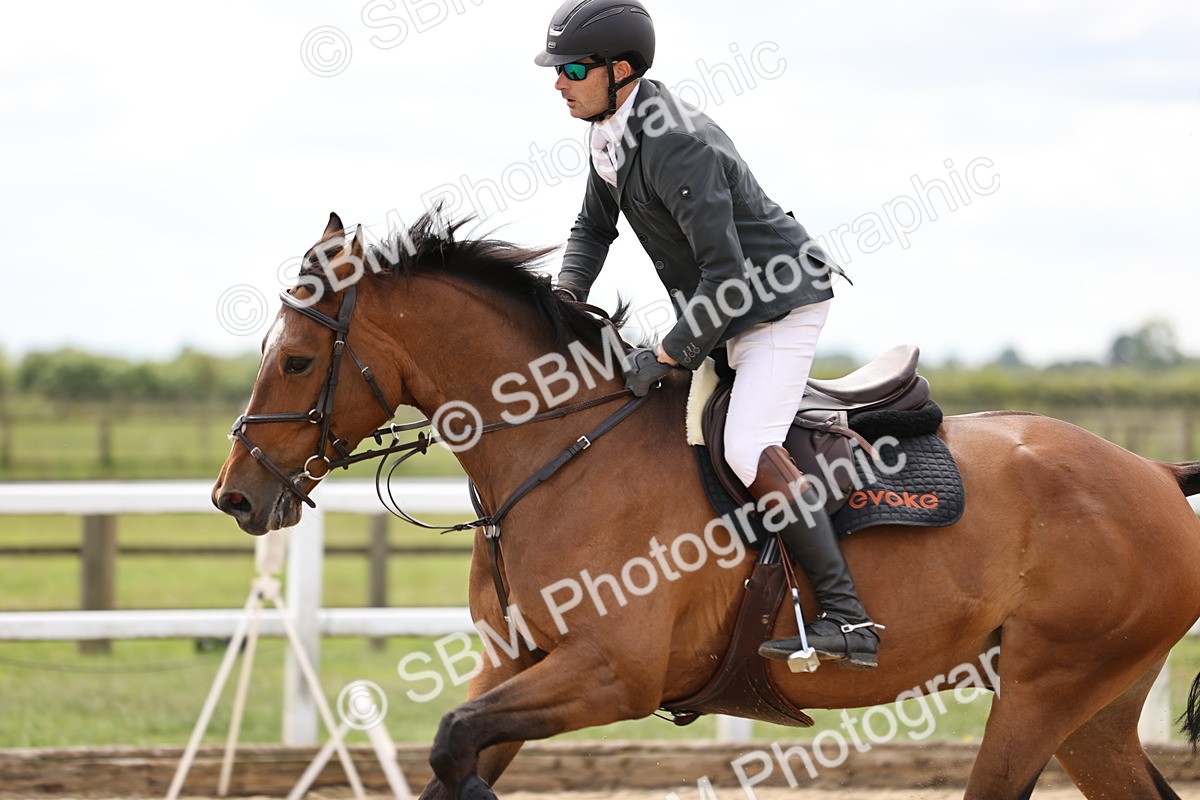 SBM_003078 - Class 11 - Senior Newcomers - 1.10m