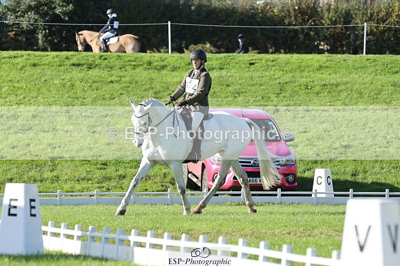 251024A-143629-14234 - G-572-Laura.Pitman With Trot Up