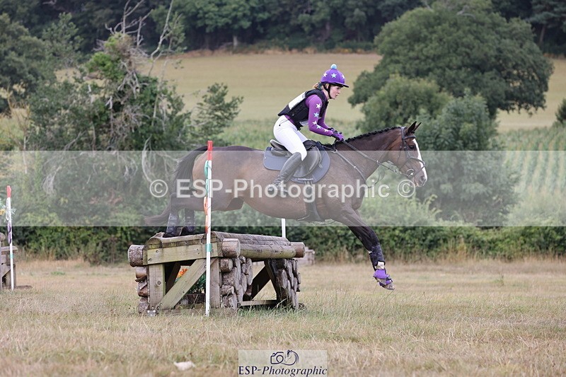 250802A-152515-06727 - F-272-Gemma.Wells-COMBE.BREEZE