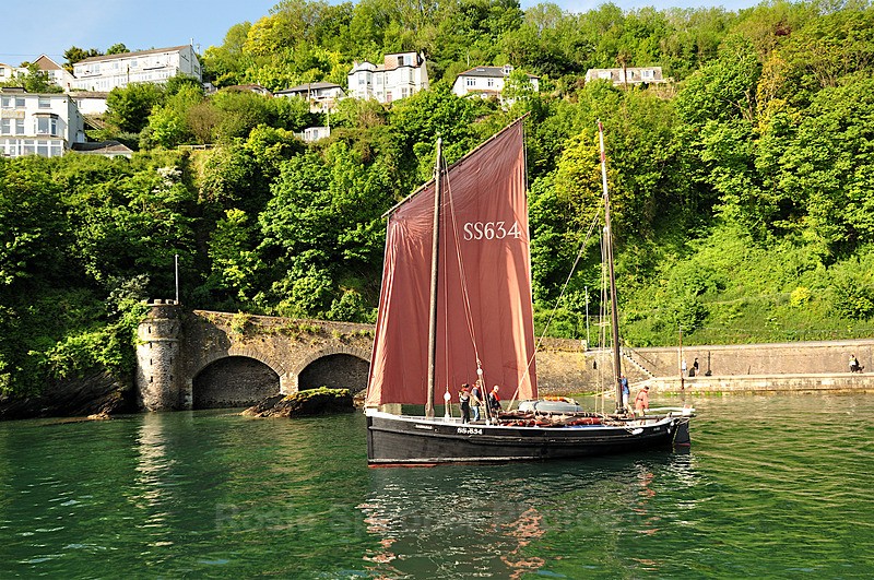 LO103 Lugger Barnabas SS634 heading out to sea for The Lugger Rega - Greeting Cards - Looe