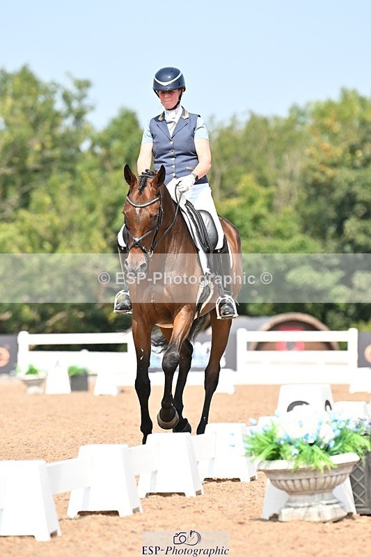 250816-131411-04615 - 092-Nikki.HandHigher.Ground