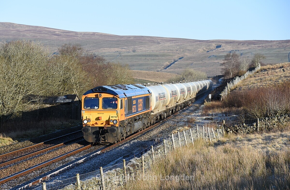JL - 29.11.19 66733 4M00 Carlisle Yard - Clitheroe, Garsdale - Garsdale Troughs