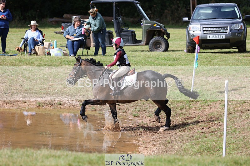 240825X-112311-32250 - 70cm XC 11.00 to 12.00