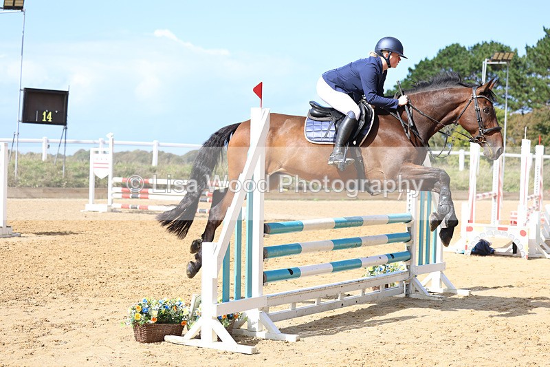 3E7A9446 - Class 9: Senior British Novice/90cm open