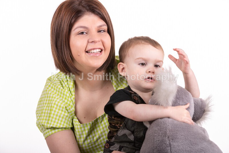 2KJS2754 - Jannie, Kristen & family. Studio