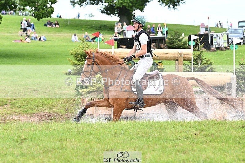 240525-154148-17254 - 223-MORNINGSTAR_VAN_ALTRIDO-Max_Warburton