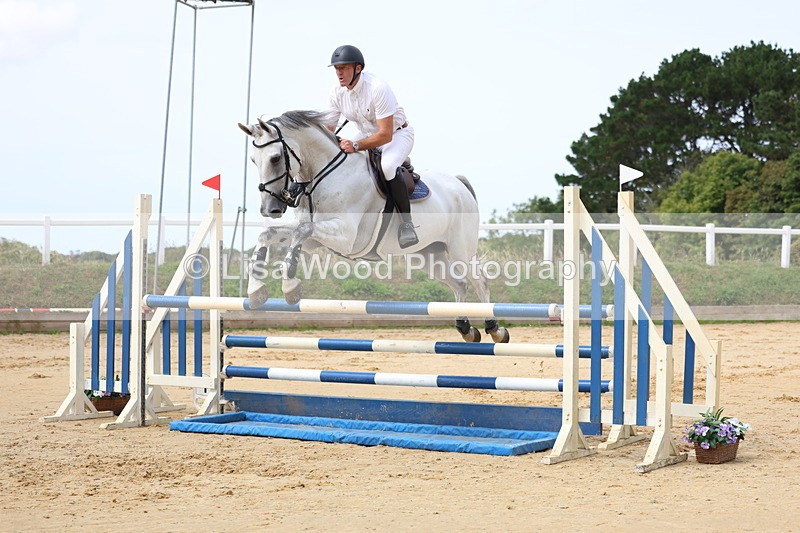 3E7A4188 - Class 7: Senior Newcomers/1.10m open