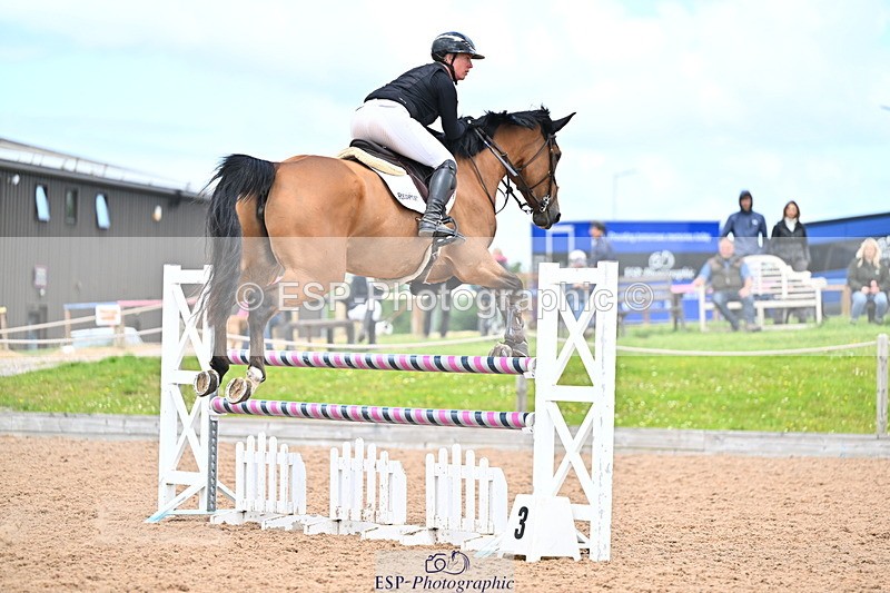 240608A-123509-02314 - Cls 4 Snr Newcomers and 1.10m Open