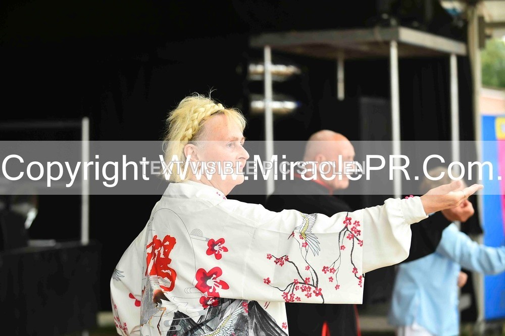 SH4_1451 - Tai Chi with Lisa Kay.