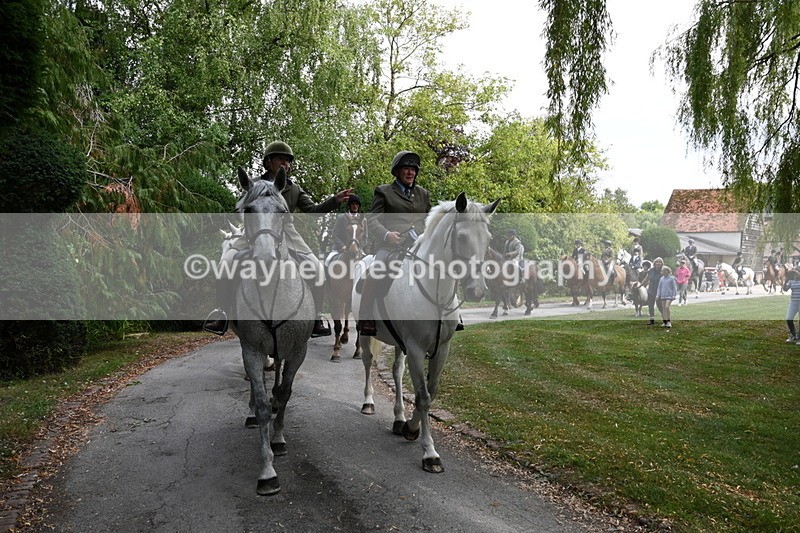 WJ6_3989 - Berks & Bucks - The Old farmhouse - Hound Exercise 20-08-25