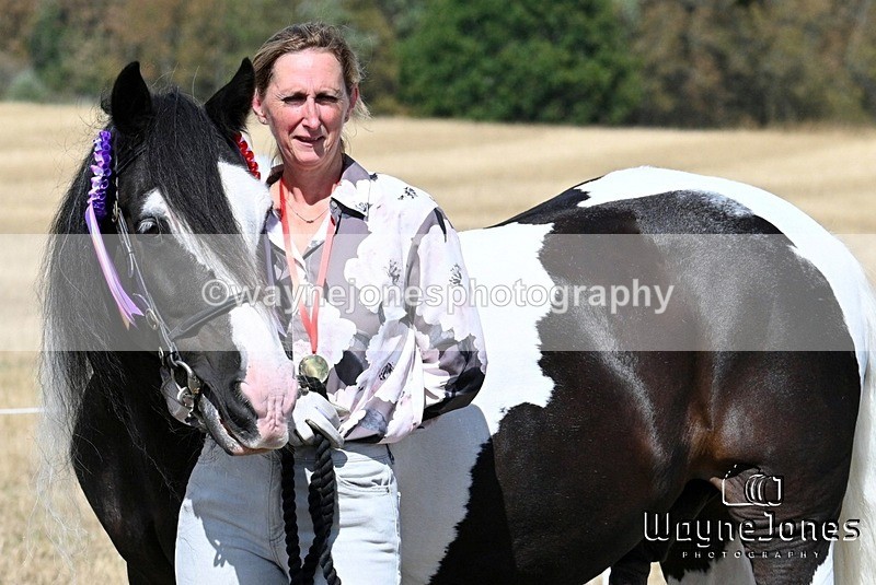 WJ7_9641 - Kellie and Nancy at Swallowfield 31-08-26