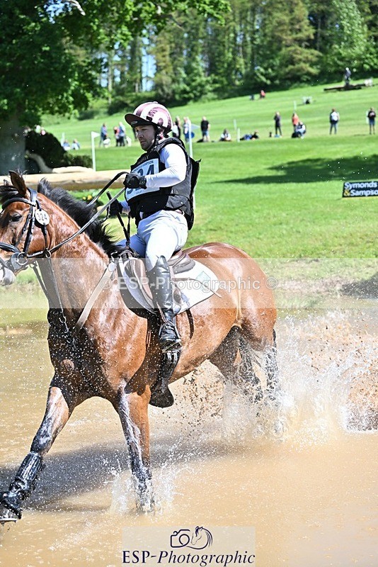 240525-105930-12171 - 324-COOMBELAND_SEMILLY-Rupert_Batting