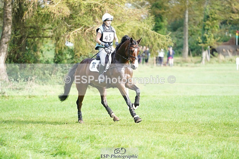 231020-113052-06932 - 045-HILDARE.REGARDE.MOI-Danielle.Mccormack-XC