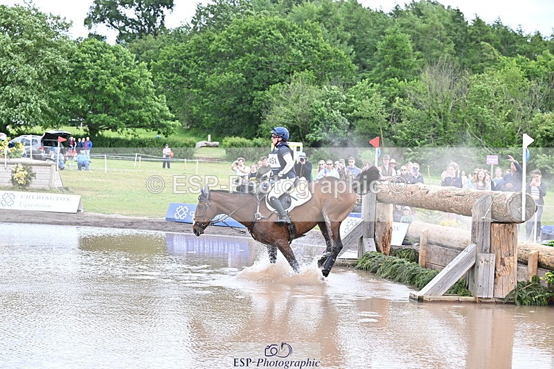 250525A-133251-16259 - D-451-Laura.Collett-DRUMGIVEN.MR.CHARISMA