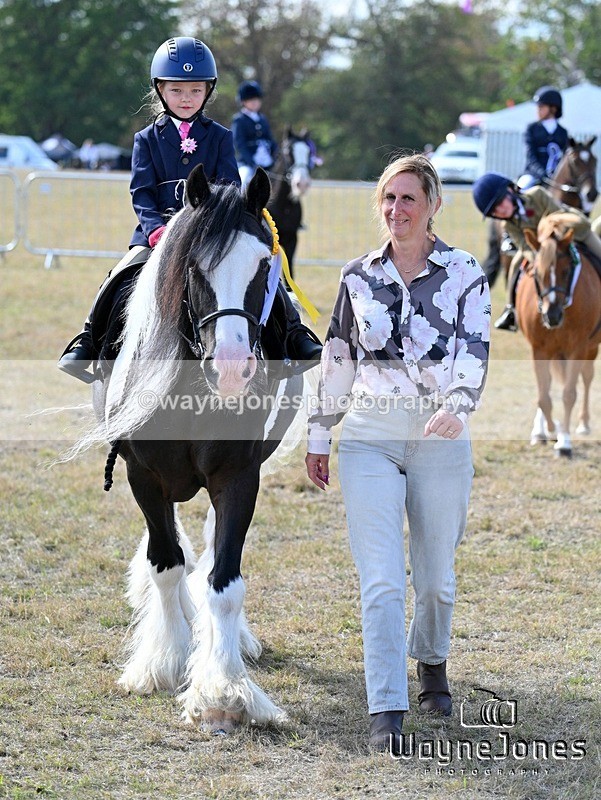 WJ7_0018 - Kellie and Nancy at Swallowfield 31-08-26