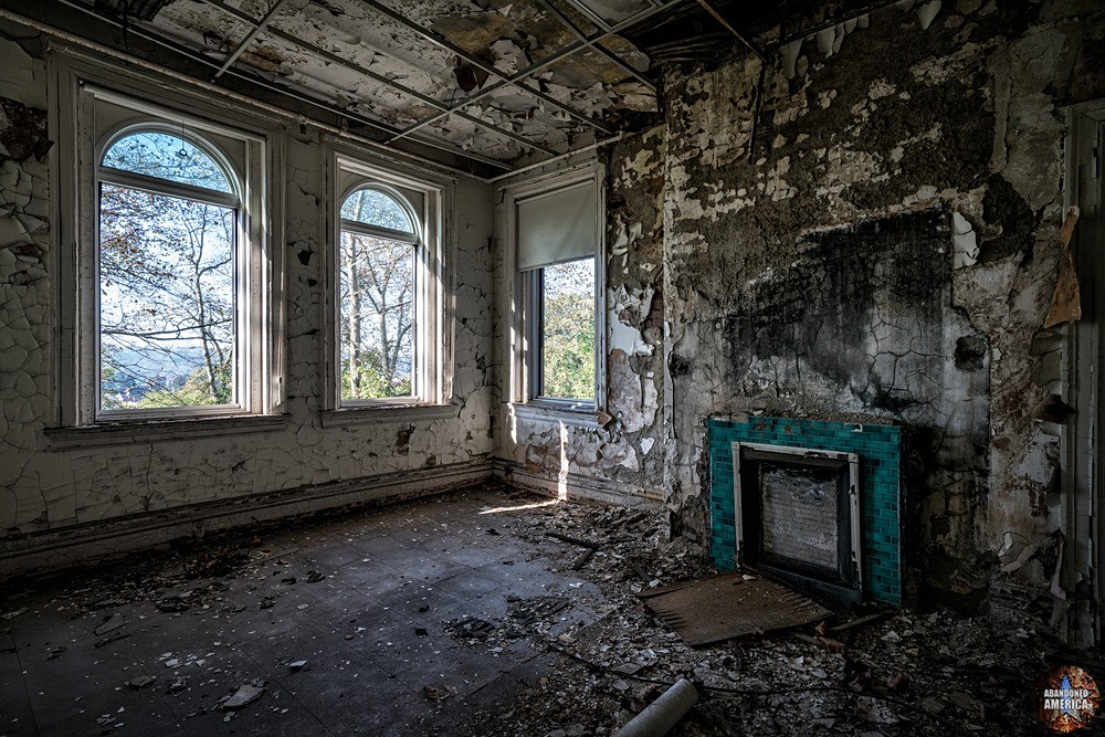 Ladies G.A.R. Home (Swissvale, PA) | Fireplace - The Ladies' G.A.R. Nursing Home