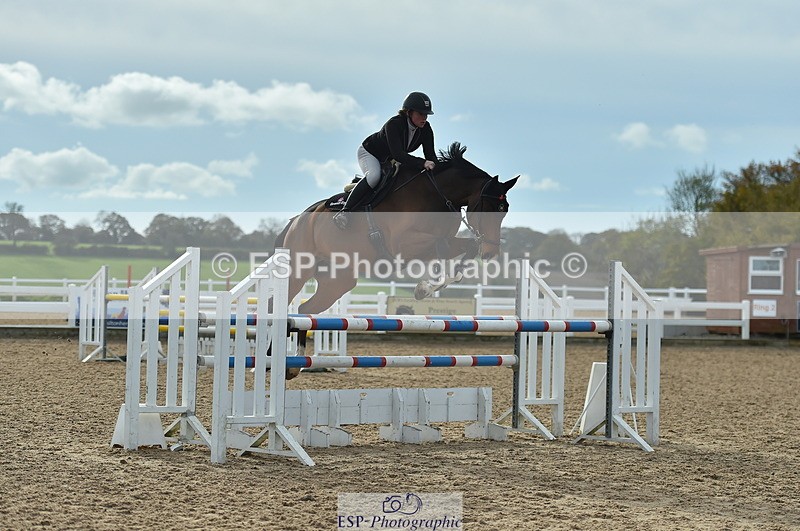 231111A-121252-01765 - Cls 12 Newcomers & 1.10m Open