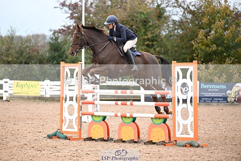 251022-143306-00677 - Cls 6 Snr Foxhunter 1.20m
