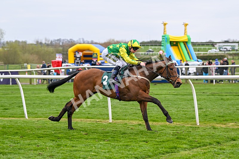 090425-Race 6-Green Pursuit-0217 - Race 6