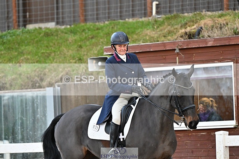 241214-152724-03240 - 123-Susan.Lanz-Wellshead.Foxtrot