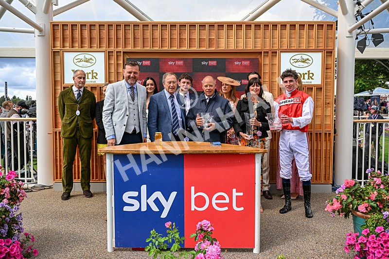 210826-Race 1-Blue Courvoisier-8901 - Race 1 13.50pm Sky Bet Mile Handicap