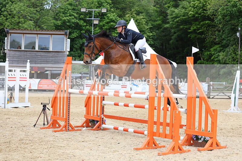 3E7A9420 - Class 8: Senior Newcomers/1.10m open