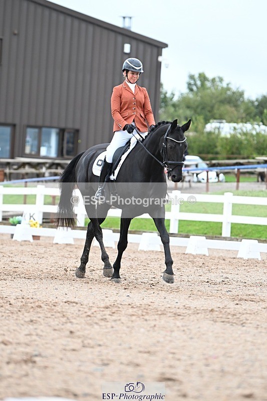 250907-122246-08323 - 004-Charlotte.DickerDevaldi's.Kiss