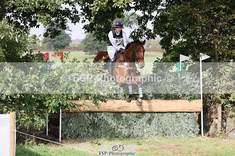 231020-112118-06744 - 039-LAUSANNE.W-Charlie.Ahl-XC