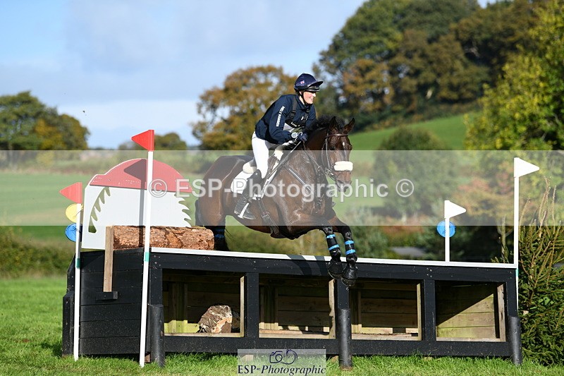 251024A-105035-07482 - A-007-Maja.Hullah