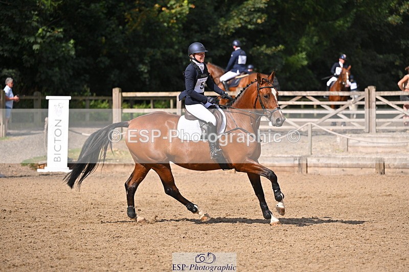 250802A-095502-00301 - B-058-Fern.Hordern-SHES.ALL.THAT