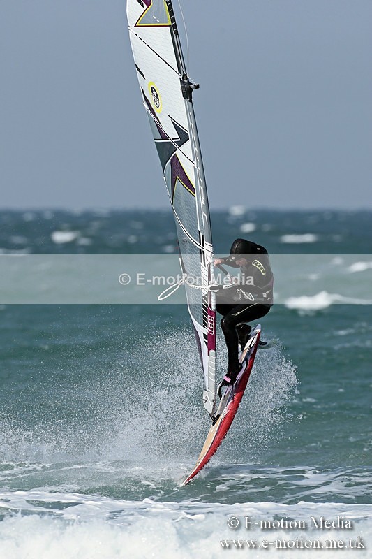 WS 020413-100 - Windsurfing