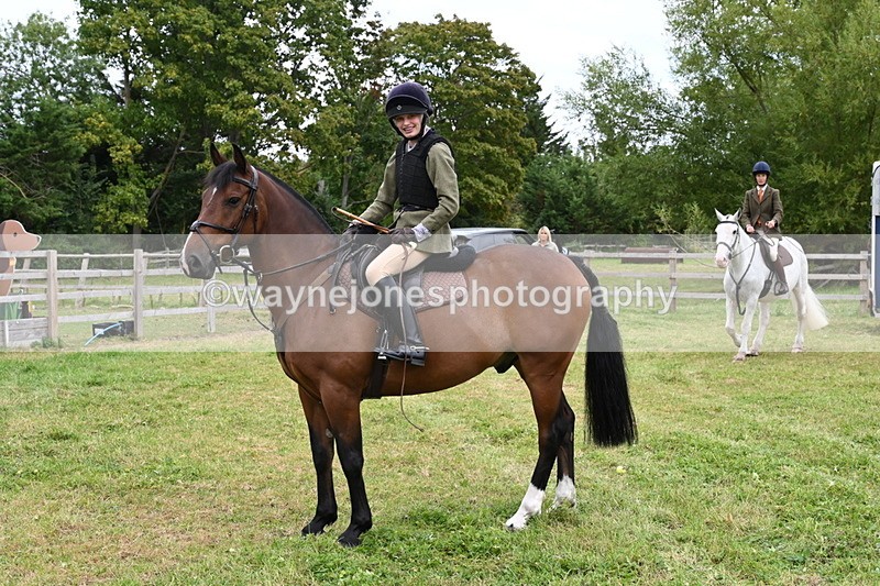 WJ6_2979 - Berks & Bucks - The Old farmhouse - Hound Exercise 20-08-25