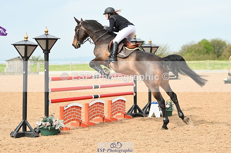 230504A-102530-00613 - Cls 8 Snr Foxhunter