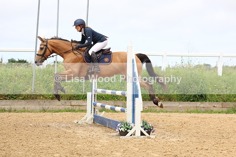 3E7A6197 - Class 4: Senior British Novice/90cm open