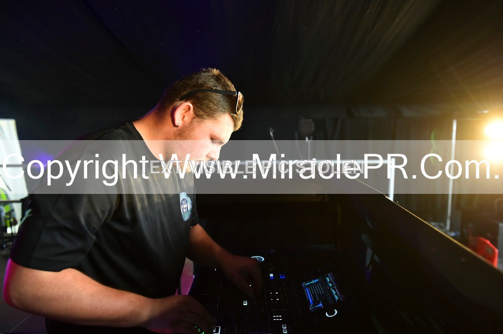 SH4_9944 - Tj the DJ