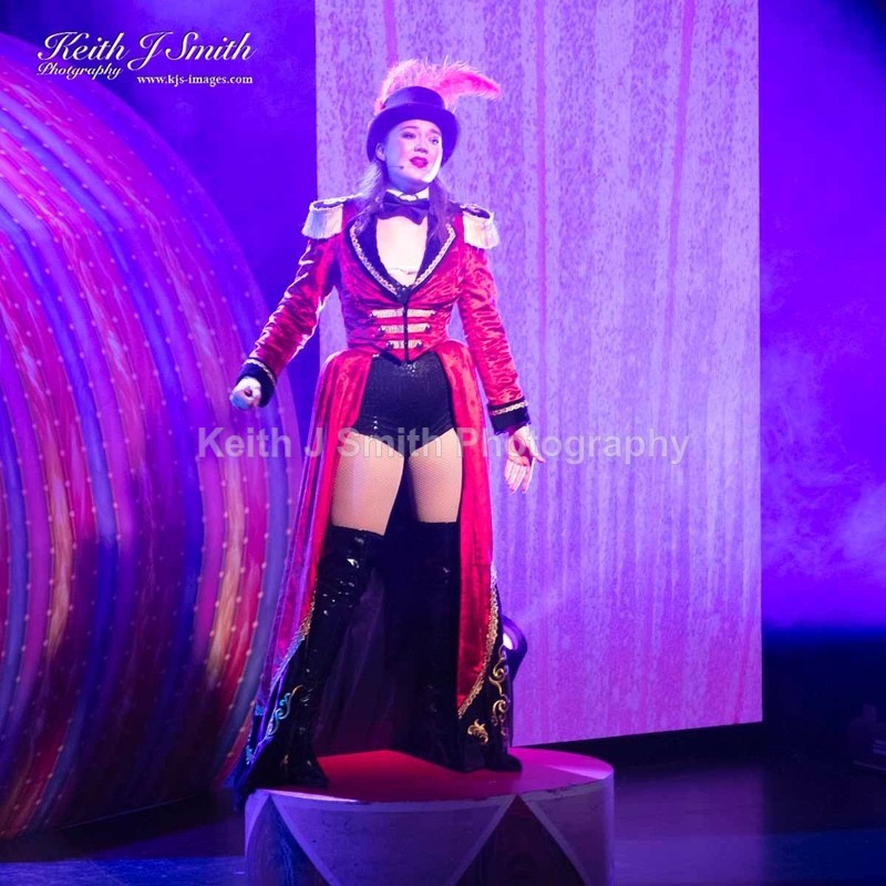 7KJS1257 - Ambition show team