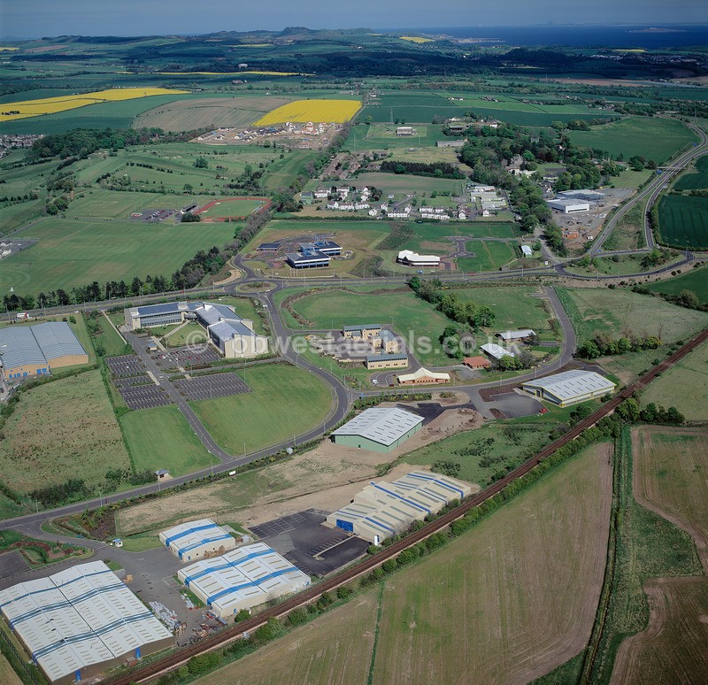 A00726F Pitreavie & Carnegie Campus Business Park Dunfermline in 1995 - Settlements, infrastructure and attractions