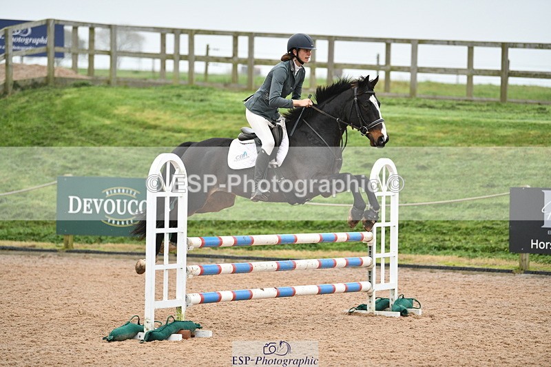 241102A-110849-04203 - SAT Cls 9 British Novice and 90cm Open